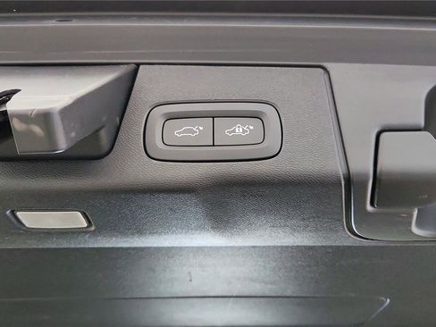 Used 2023 Volvo XC60 B5 Ultimate w/ Climate Package FWD image 36