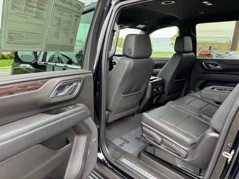 Used 2023 Chevrolet Suburban LT w/ Luxury Package AWD/4WD image 37