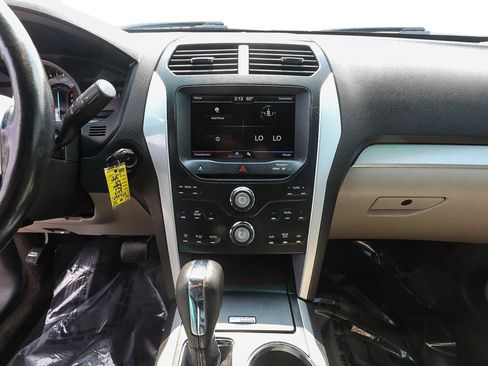 Used 2013 Ford Explorer XLT AWD/4WD image 16