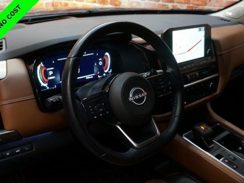 Used 2022 Nissan Pathfinder Platinum w/ Cargo Package image 9