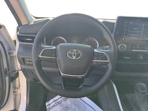Used 2021 Toyota Highlander L FWD image 12