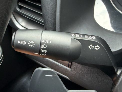 Used 2023 Nissan Rogue SV FWD image 27