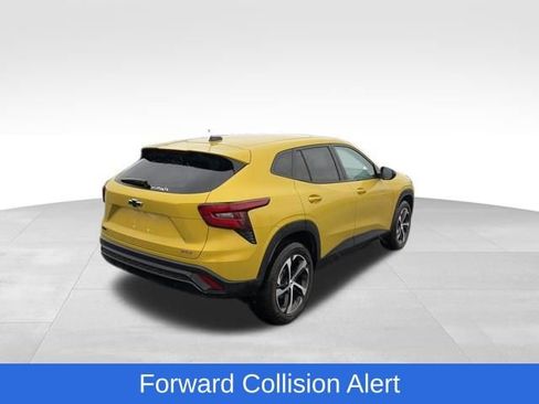 Certified 2024 Chevrolet Trax RS w/ Driver Confidence Package image 6