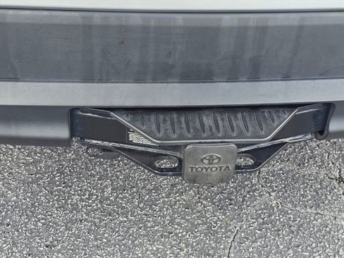 Used 2020 Toyota Highlander XLE image 20