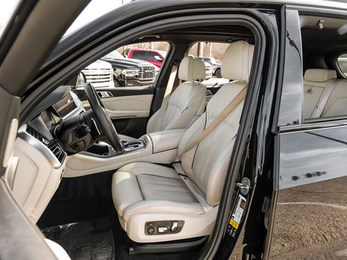 Used 2022 BMW X5 M50i w/ Executive Package image 39