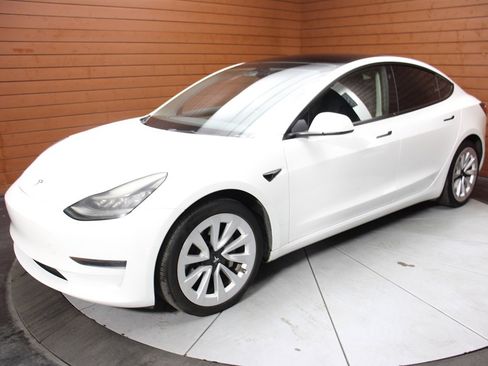 Used 2022 Tesla Model 3 Standard Range image 6