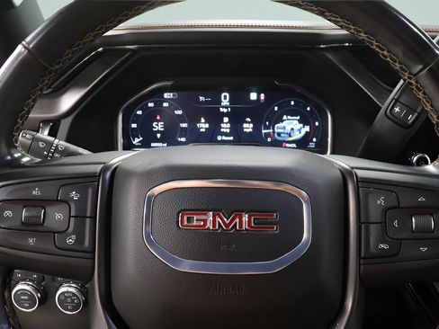 Used 2025 GMC Sierra 2500 AT4 w/ Technology Package AWD/4WD image 14