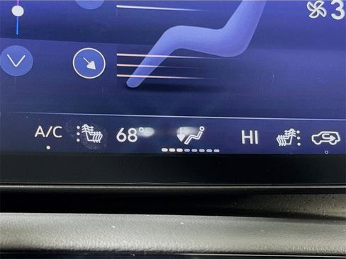 Used 2025 Buick Enclave Avenir image 19