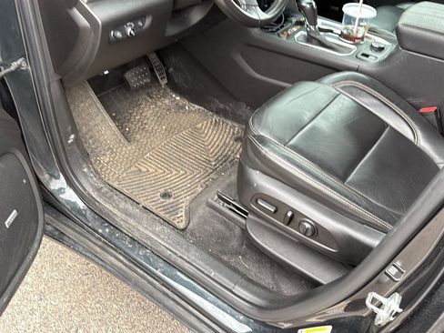 Used 2020 Chevrolet Traverse LT w/ LT Premium Package image 18