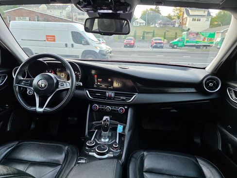 Used 2017 Alfa Romeo Giulia AWD image 18