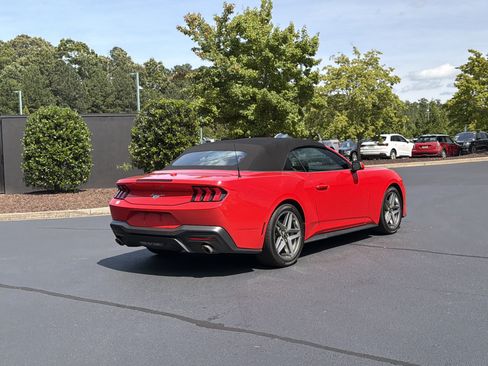 Used 2025 Ford Mustang Convertible RWD image 3