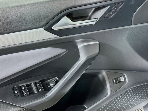 Used 2025 Volkswagen Jetta SE image 15