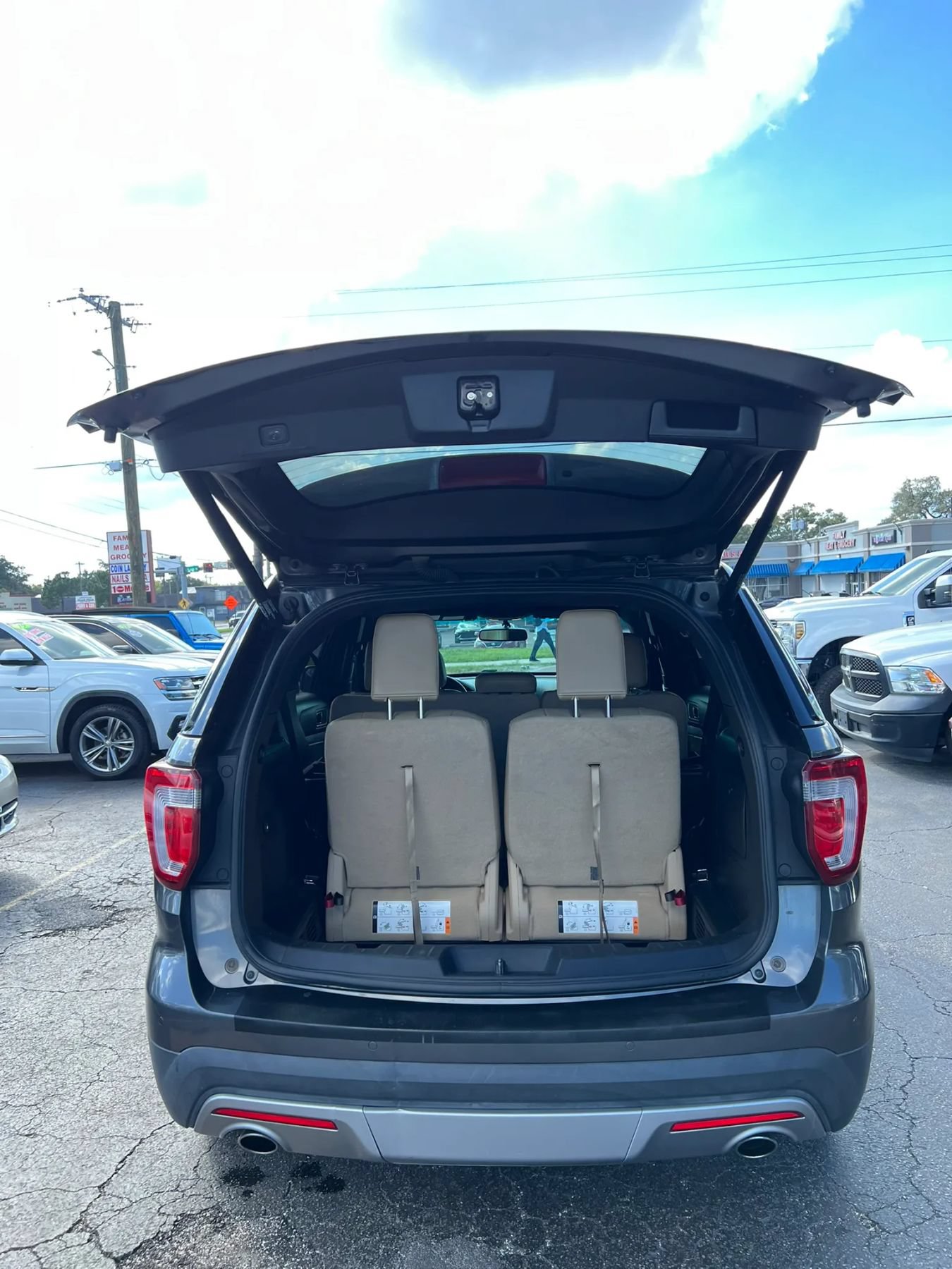 Used 2016 Ford Explorer XLT w/ Equipment Group 202A FWD image 20