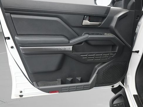 Certified 2024 Toyota Tacoma TRD Off-Road image 31