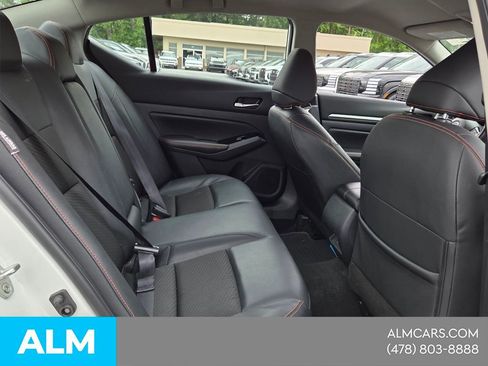 Used 2025 Nissan Altima 2.5 SR FWD image 15