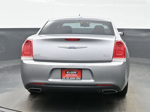 Used 2018 Chrysler 300 Touring image 5
