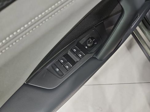 New 2026 Volkswagen Tiguan SE R-Line FWD image 11