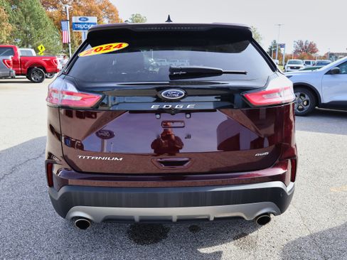Used 2024 Ford Edge Titanium image 4