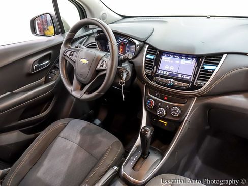 Used 2022 Chevrolet Trax LS w/ Tint and Cruise Package image 31
