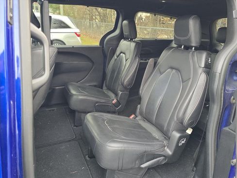 Used 2019 Chrysler Pacifica Touring-L Plus w/ Advanced Safetytec Group image 7
