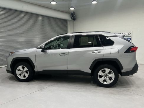 Used 2021 Toyota RAV4 XLE w/ XLE Grade Weather Package AWD/4WD image 5