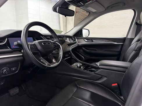 Used 2022 Jeep Grand Cherokee L Limited w/ Black Appearance Package AWD/4WD image 6