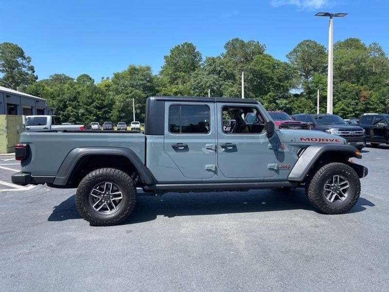 Used 2024 Jeep Gladiator Mojave w/ Technology Group AWD/4WD image 14