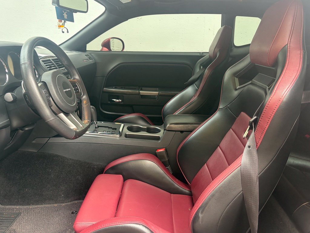 Used 2014 Dodge Challenger SXT RWD image 3