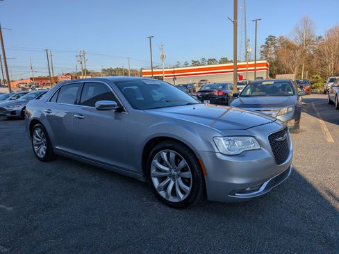 Used 2015 Chrysler 300 C image 3