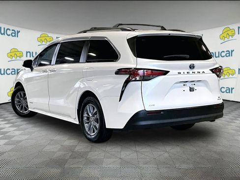 Used 2021 Toyota Sienna XLE w/ XLE Plus Package AWD/4WD image 4