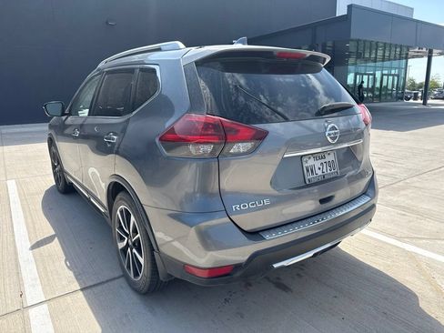 Used 2018 Nissan Rogue SL w/ Premium Package FWD image 2