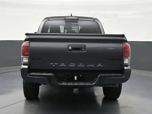 Used 2017 Toyota Tacoma TRD Sport w/ Tow Package RWD image 4