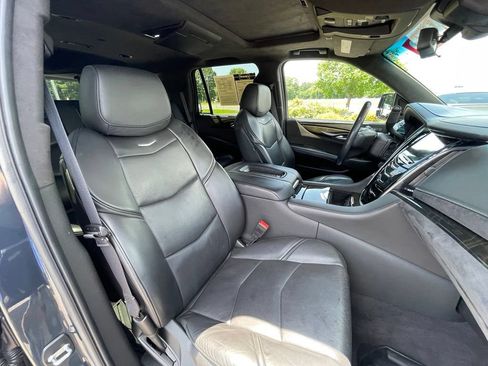 Used 2020 Cadillac Escalade Platinum AWD/4WD image 31