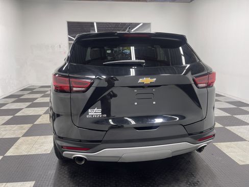 Used 2025 Chevrolet Blazer LT image 3