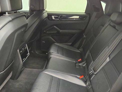 Used 2021 Porsche Cayenne Coupe AWD/4WD image 21