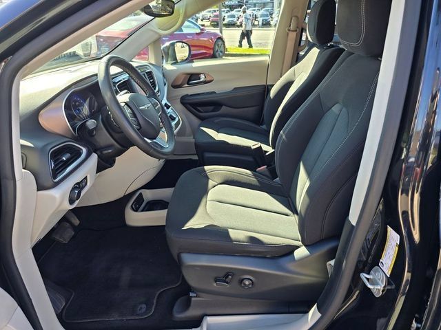 Used 2024 Chrysler Voyager LX FWD image 23