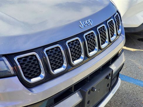 Used 2023 Jeep Compass Limited image 3