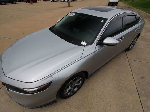 Used 2024 Honda Accord EX image 18