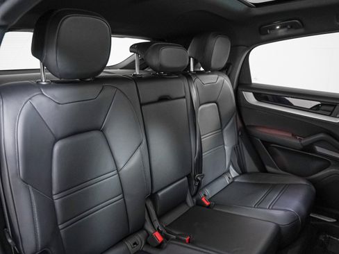 Certified 2025 Porsche Cayenne Coupe AWD/4WD image 6