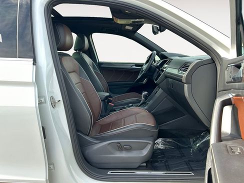 Used 2022 Volkswagen Tiguan SEL R-Line image 10