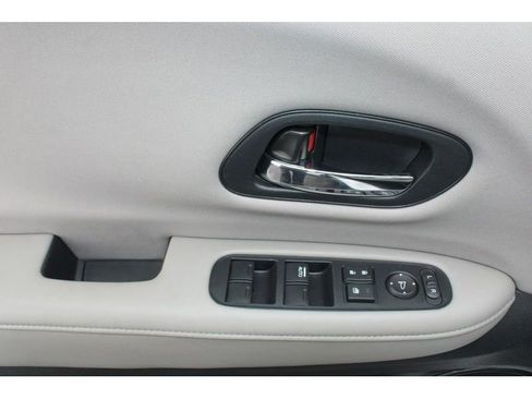 Used 2016 Honda HR-V LX image 18