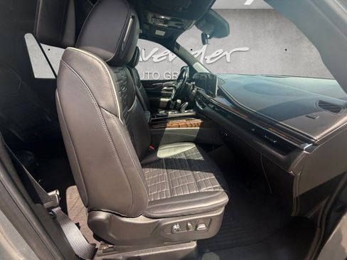 Certified 2024 Cadillac Escalade Sport Platinum w/ Heavy-Duty Trailer Package AWD/4WD image 24