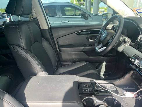 Used 2025 Honda Pilot Touring image 4
