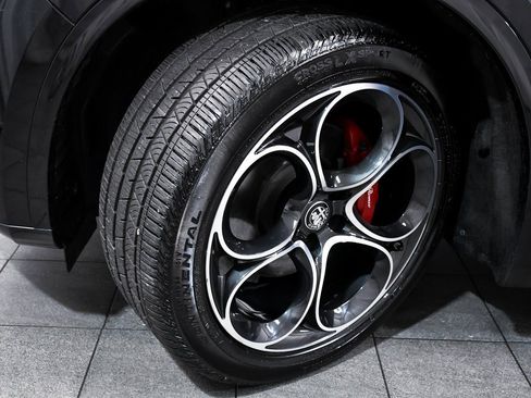 Used 2023 Alfa Romeo Stelvio Veloce image 7