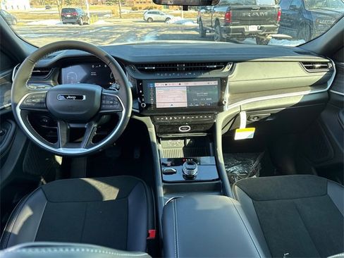 New 2026 Jeep Grand Cherokee Laredo image 10