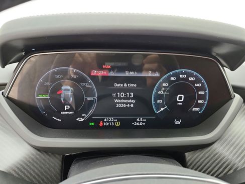 Used 2023 Audi e-tron GT Prestige image 11