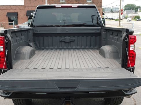 Used 2022 Chevrolet Silverado 2500 Custom w/ Custom Convenience Package AWD/4WD image 12