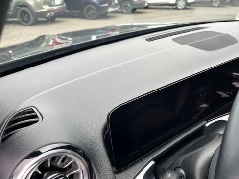 Used 2025 Mercedes-Benz GLB 250 image 36