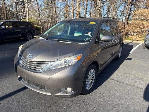 Used 2012 Toyota Sienna image 13