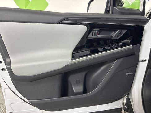 Used 2024 Subaru Solterra Limited image 13